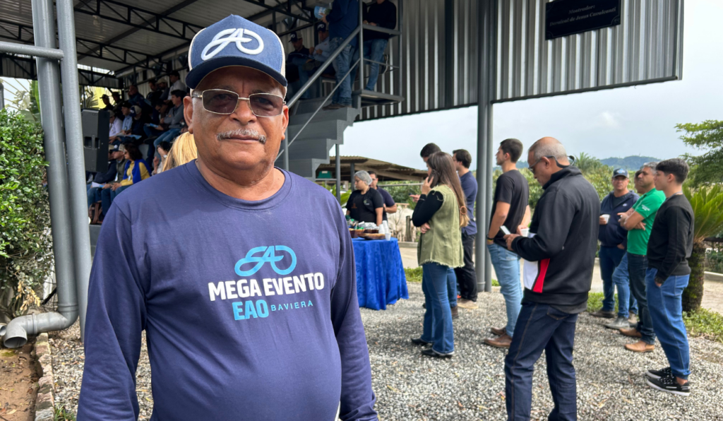 Dernival de Jesus Cavalcanti na inauguração do mostrador de gado que leva seu nome, Fazenda Baviera (BA)